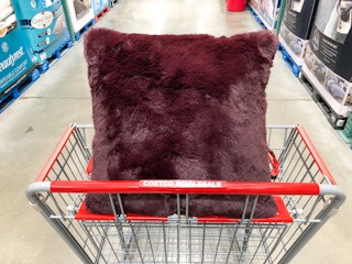 costco brentwood faux fur pillow feb 2023 1675433084 1675433085