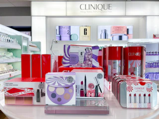 a display of Clinique gift sets