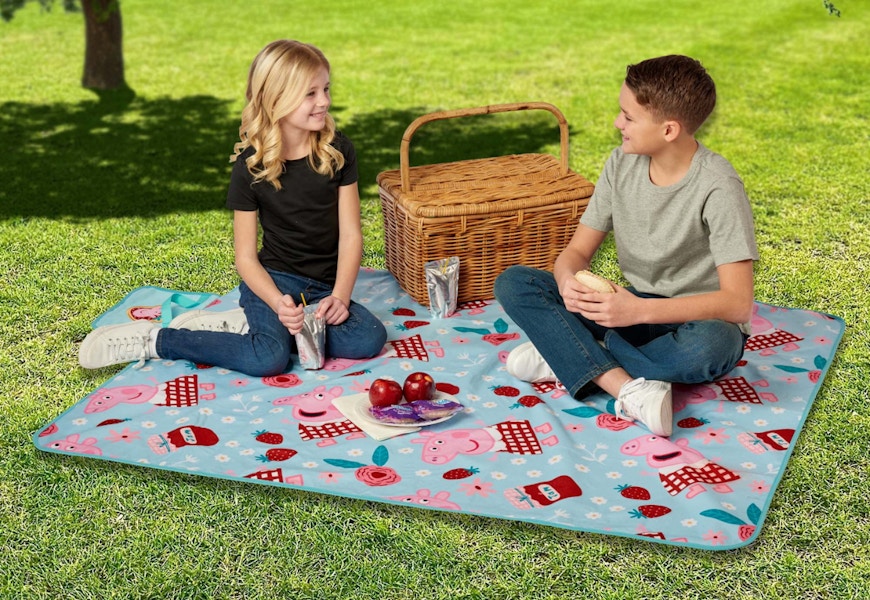 walmart-peppa-pig-picnic-blanket-1