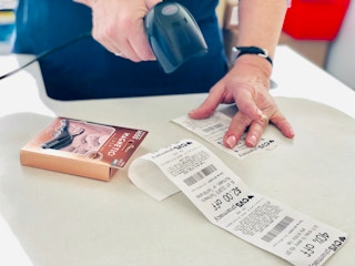 someone scanning extrabucks at cvs