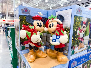 costco-holiday-disney-mickey-minnie-statue