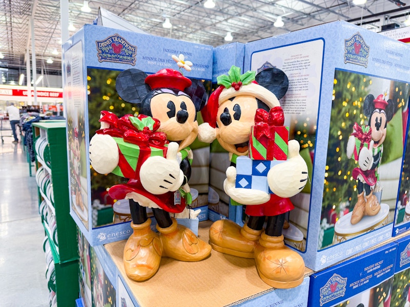 costco-holiday-disney-mickey-minnie-statue