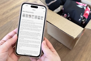 someone holding a phone displaying the Shein return policy