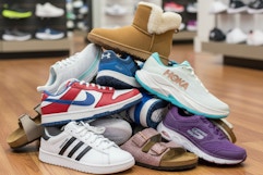 retail-shoe-pile-stack-all-shoes-hybrid-2