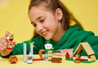 child playing with the Lego Super Mario Captain Toad set