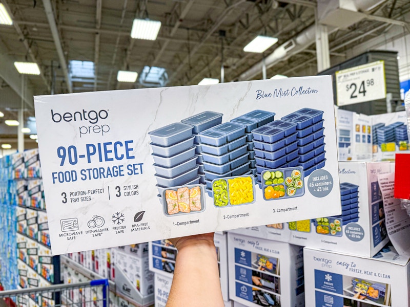 person holding up a bentgo meal prep set