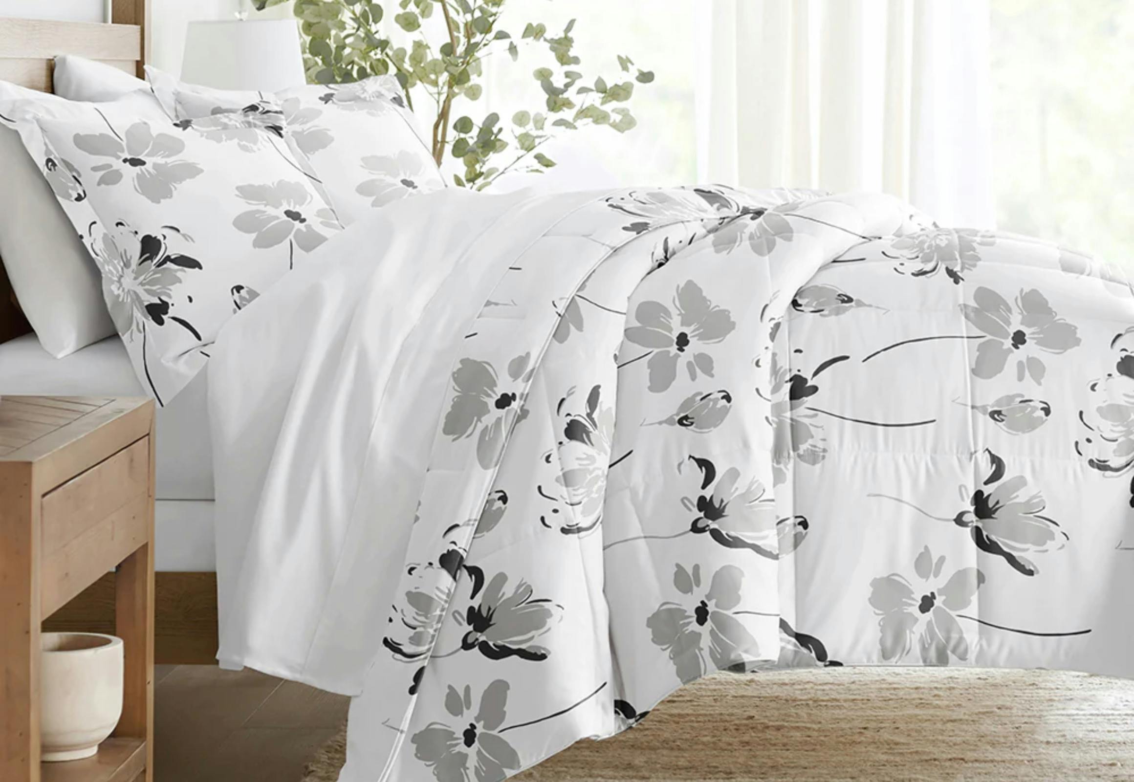 Down-Alternative Reversible Comforter