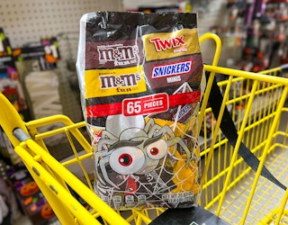 dollar general mars halloween candy in shopping cart