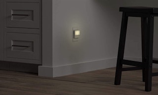 amazon-basics-LED-night-light
