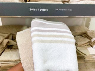towels display