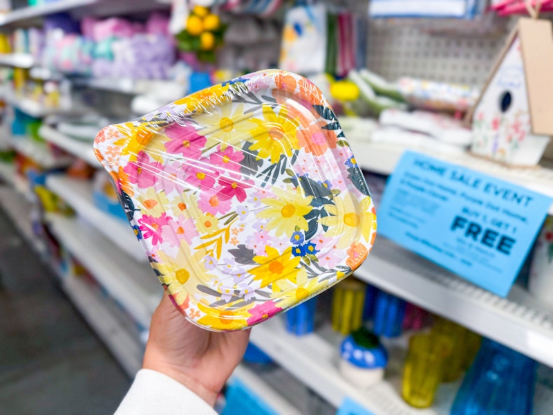 dollar general food storage container with printed lid