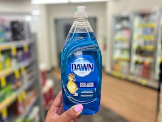 hand holding bottle of Dawn dish liquid