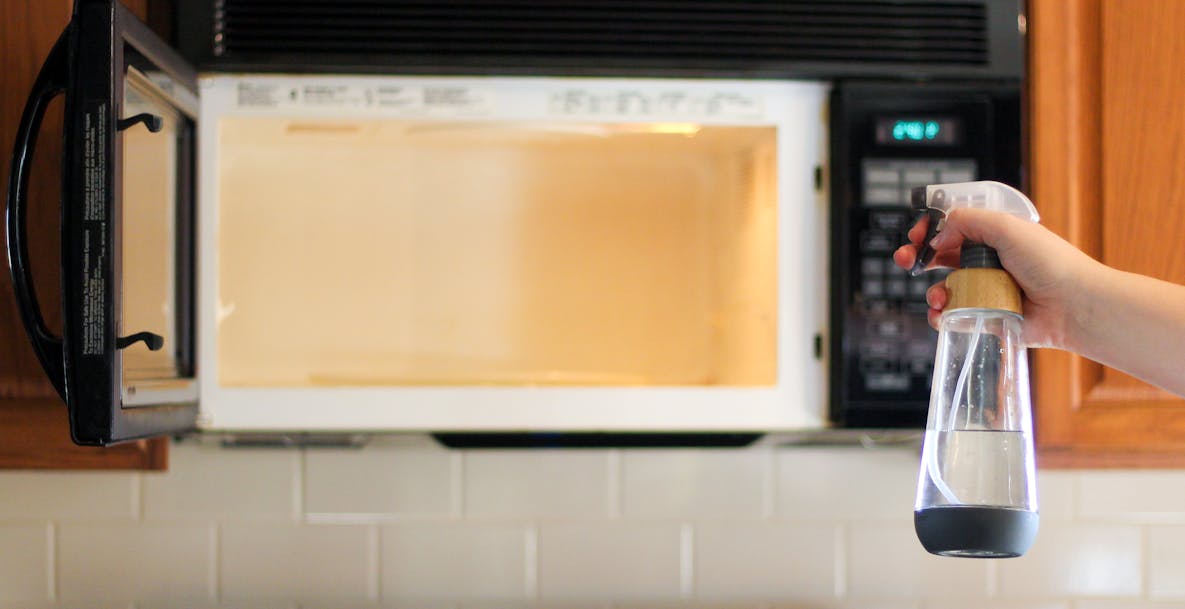 How to Clean a Microwave with Vinegar in 5 Quick Steps The Krazy