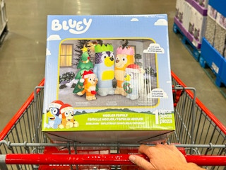 costco-bluey-christmas-inflatable-4