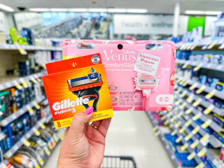 hand holding venus and gillette razor refills