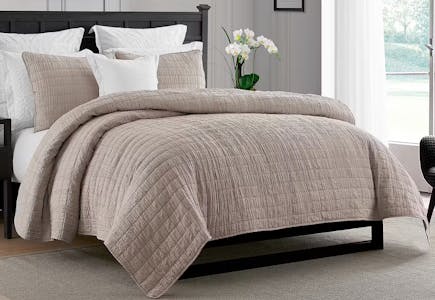 Swift Home Oversized Quilted Bed Set