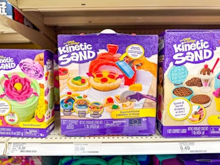 Target-Kinetic-Sand-pizza-playset-1