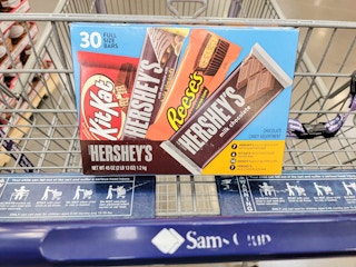 a 30 pack of hershey's full size candy bars variety pack in a cart