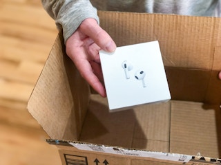 apple airpods with amazon box