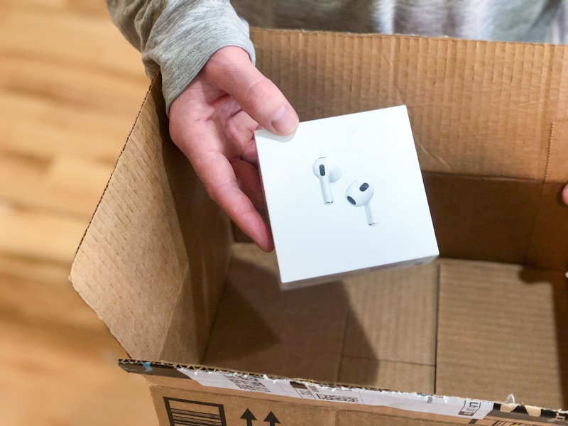 amazon-q4-black-friday-original-photos-2022-apple-airpods-pro-37