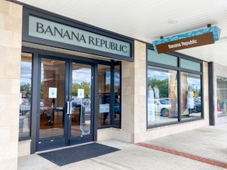 the front of banana republic outside