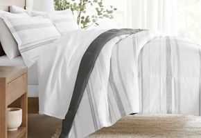 Linens & Hutch Comforter Set