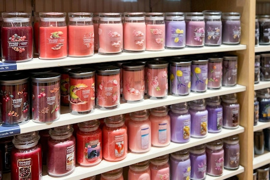 yankee candle store shelf