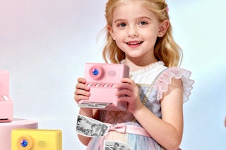 Girl holding a Kids Camera Instant Print Pink: HODDRCCN camera.
