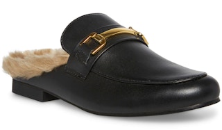 a black steve madden mule shoe with a gold buckle and faux fur in the footbed