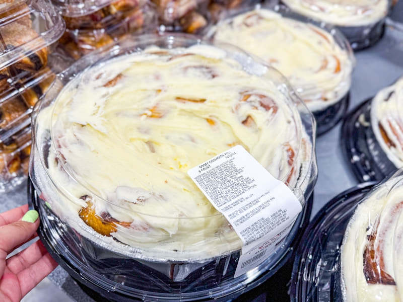 costco-bakery-items-kirkland-gooey-cinnamon-rolls-kcl-3