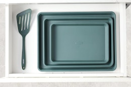carote pans in a drawer