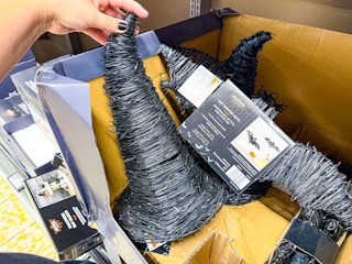 aldi-halloween-woven-hat-bat