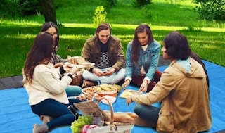 amazon beach blanket 2022 1 1652812702 1652812702