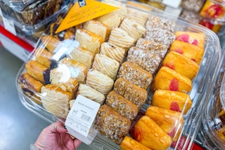 hand holding a members mark breakfast platter