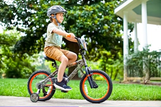 Lifestyle image of child riding a Realtree kids' bike outdoors