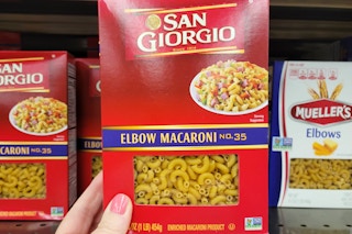 hand holding a box of san giorgio pasta
