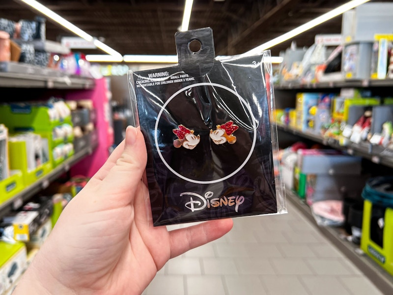 aldi-disney-finds-minnie-mouse-earrings-kcl