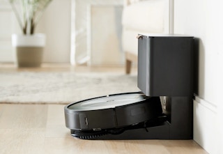 qvc irobot roomba j7x wi fi robot vacuum with clean base stock image 2023 1679419805 1679419805