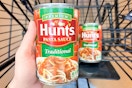 hand holding a can of hunts pasta sauce
