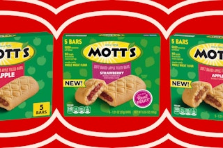 mott's soft baked fruit bars sitting side by side