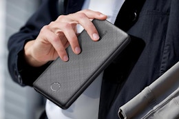Amazon's Choice: Anker Power Bank, Just $17.99 on Amazon card image