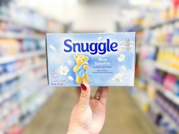 hand holding a 200 count package of Snuggle dryer sheets