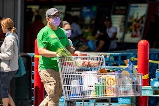 costco shoppers with cart masks 2020 coronavirus dreamstime 1589646180 1589646181