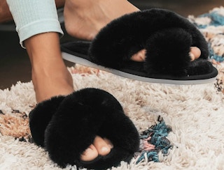 amazon slippers fuzzy 2021 02 1632401576 1632401576