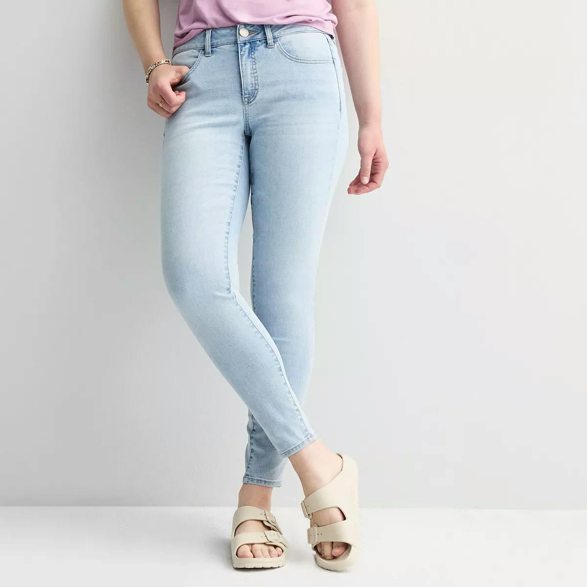Juniors' Curvy Low Rise Jeggings