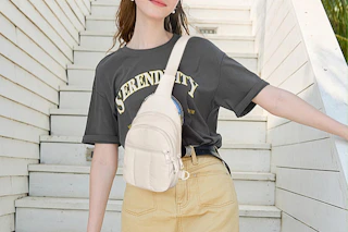 woman wearing white crossbody bag