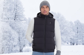Man wearing the Rrtizan Heated Vest outdoors in the snow.