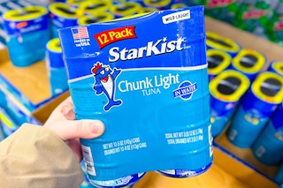 hand holding starkist tuna