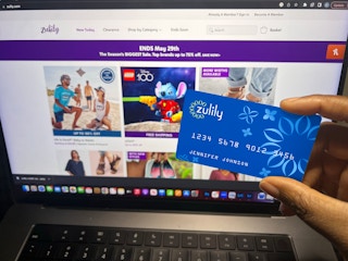 hand holding zulily credit card