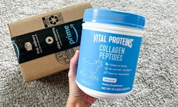 hand holding vital proteins collagen peptides